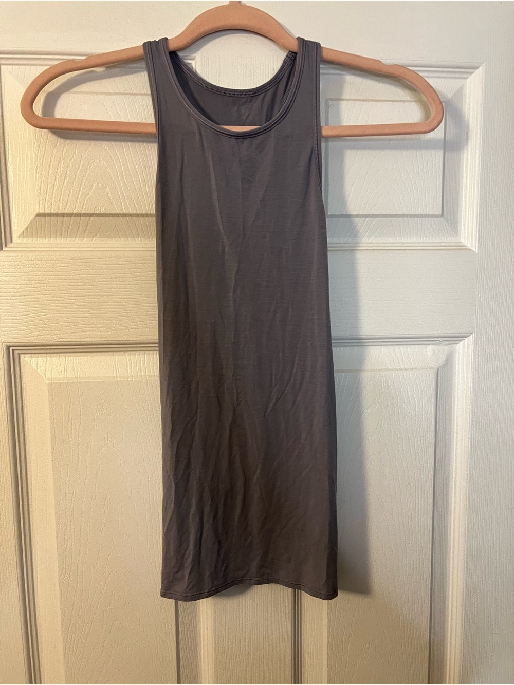 #070 Lululemon Deep Stretch Racerback Tank Lilac Stone Size 4 EUC - Picture 1 of 2
